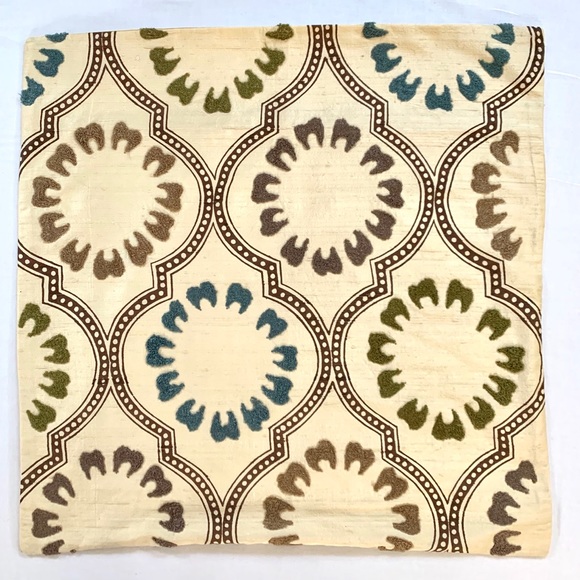 24” x 24” Cream/multi handmade silk pillow case - Picture 2 of 4